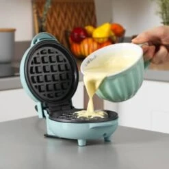 Giles & Posner Mini Waffle Maker -Home Discount Store 395094 giles and posner mini waffle maker 2